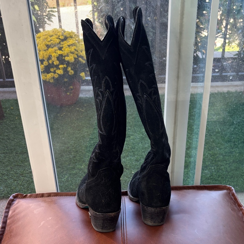 Chic Black Embroidered Heeled Boots - Picture 5 of 5